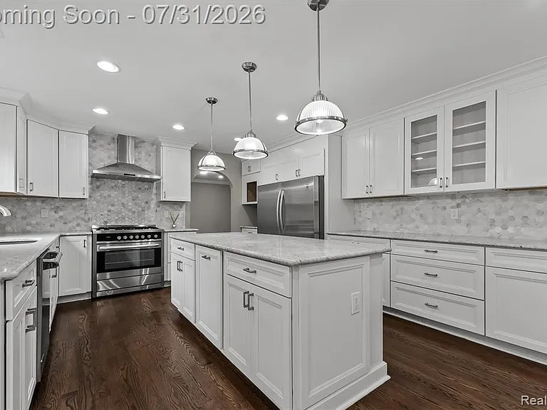 1592 Lone Pine Rd — Photo 6