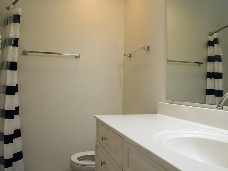 1010 Kingswood Dr #G — Photo 16