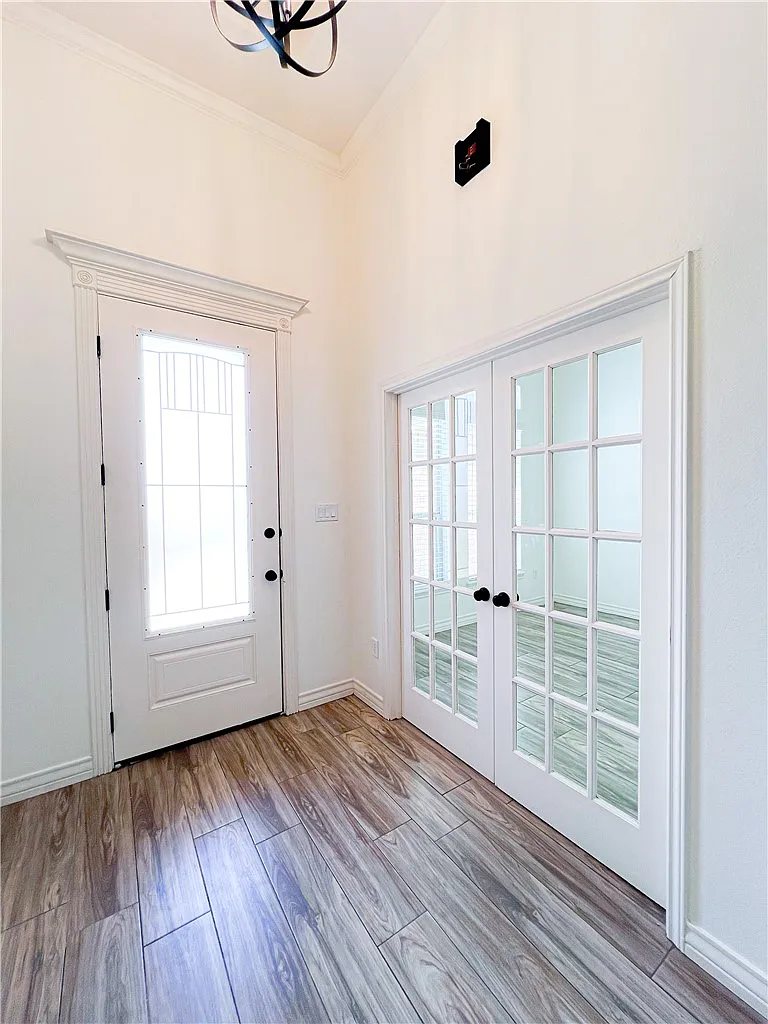 4 bed, 3.0 bath, 2333 sqft, $2,500 — Photo 2