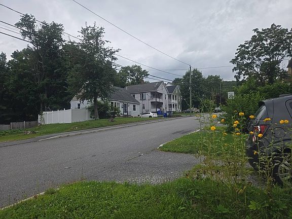 5th image of 362 N Elm St