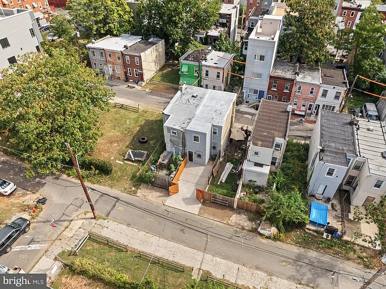 2142 N Percy St — Photo 33