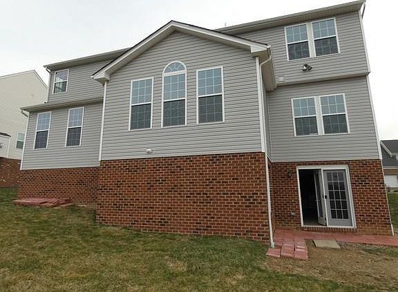 3rd image of 546 Cortland Dr