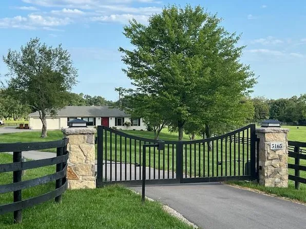 5165 Stewart Rd, Lexington, KY 40516