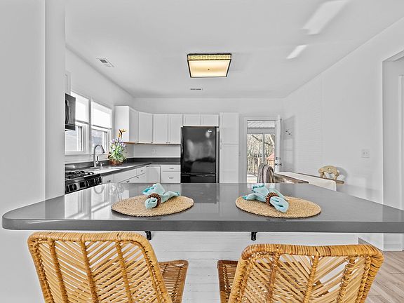 5th image of 408 W Hill Ave S