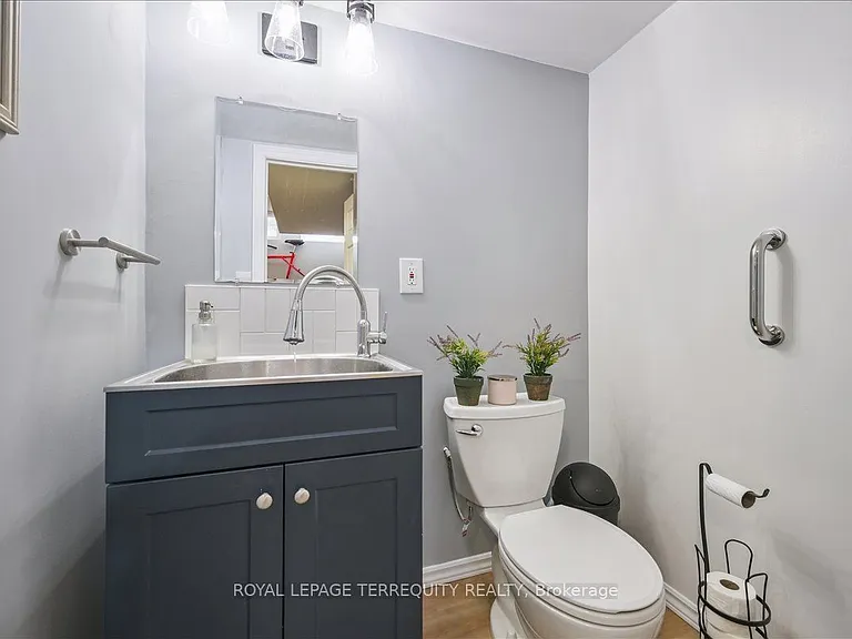 101 The Queensway #Townhouse 2 — Photo 25