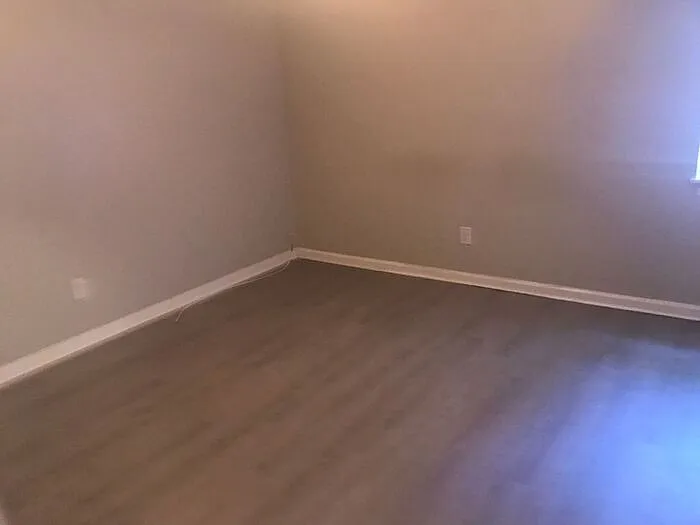 105 Chalet North Ct — Photo 5