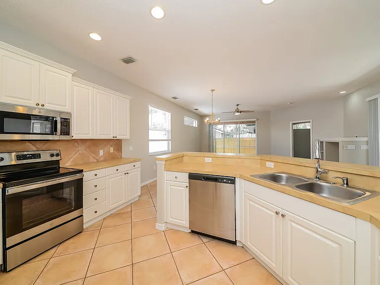 1073 Whitegate Ct — Photo 8