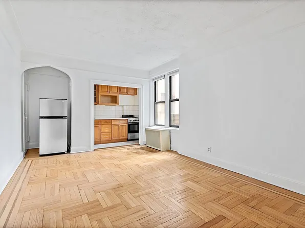 43-33 46th St #B16, Queens, NY 11104