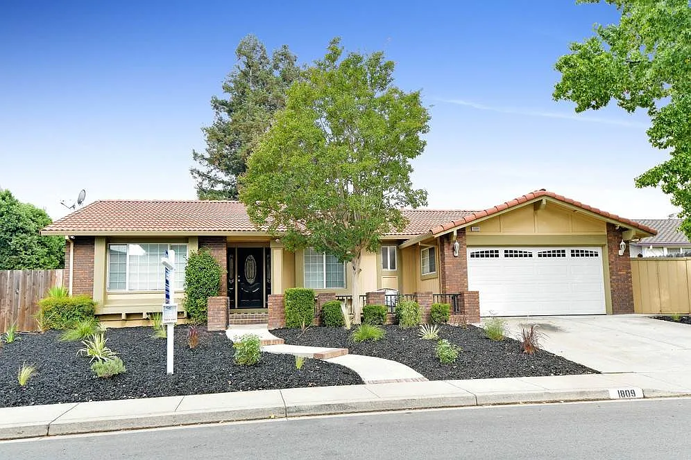 1809 Yolanda Cir photo 1