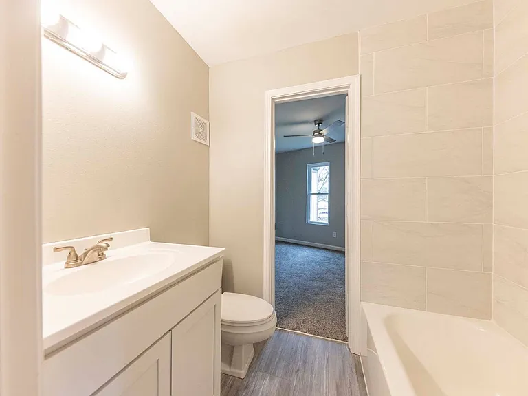 205 W Woodruff — Photo 3