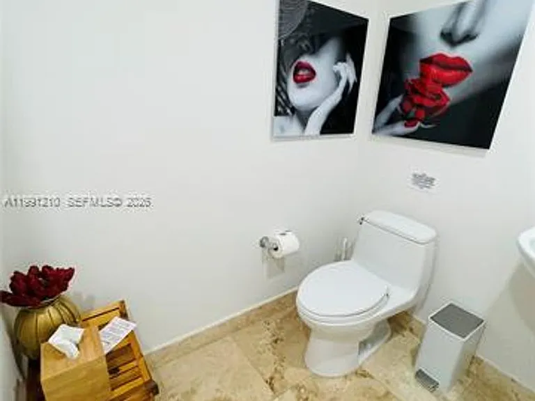 41 SE 5th St #2305 — Photo 42