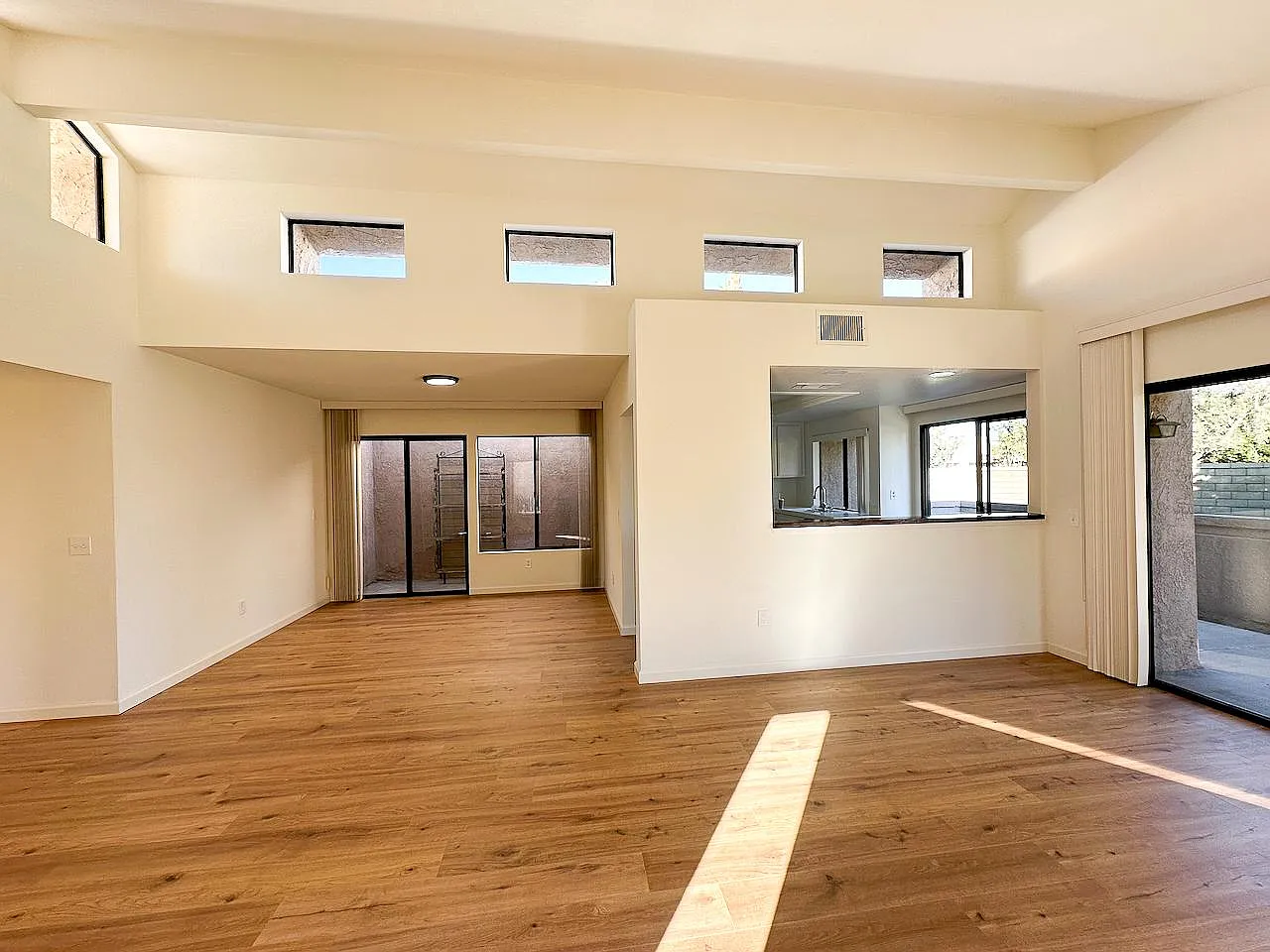 3 bed, 1537 sqft, $2,990 — Photo 2
