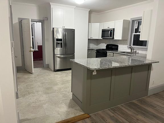 3rd image of 579 Hartford Ave Floor 2
