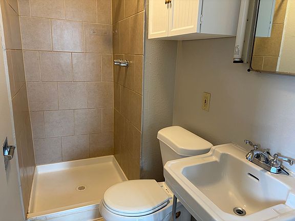 5th image of 818 N Corona St APT 2