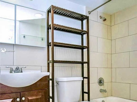 4th image of 12590 NE 16th Ave APT 201