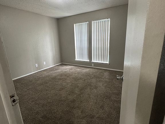 4th image of 2417 E 55th Pl APT 22