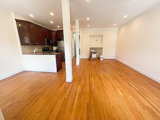 1st image of 2027 42nd St