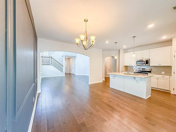 4th image of 7113 Hilliard Cir