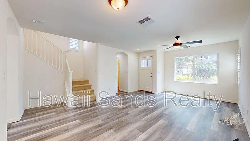 3 bed, 2.5 bath, 1442 sqft, $4,050 — Photo 4