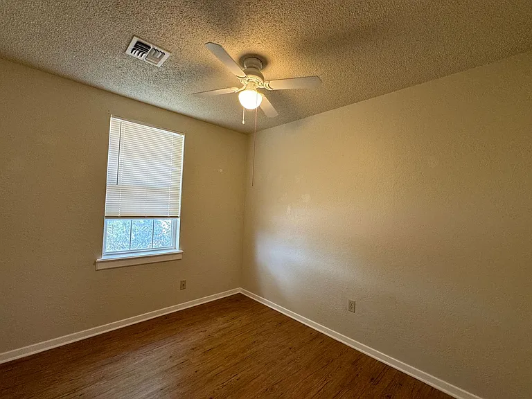 5407 NW Kinyon Ave — Photo 9