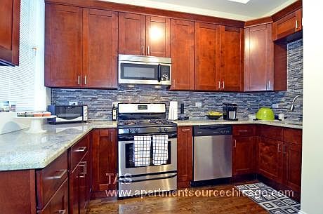 1st image of 2027 W Armitage Ave #3