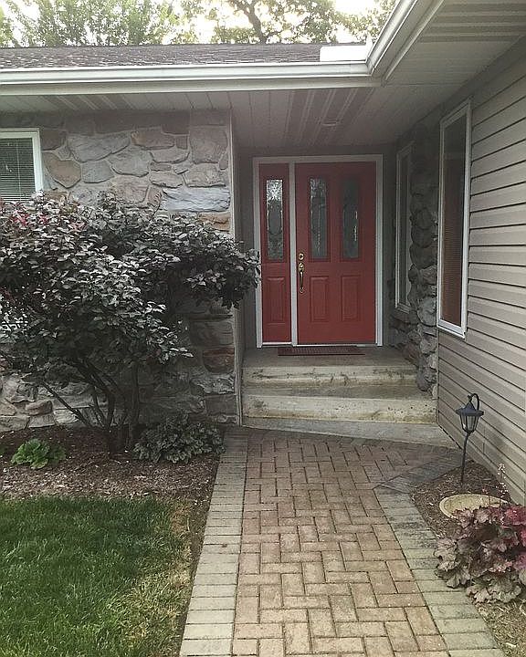 Entrance from roadside