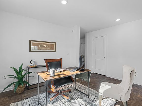 4th image of 105 Maple Ct