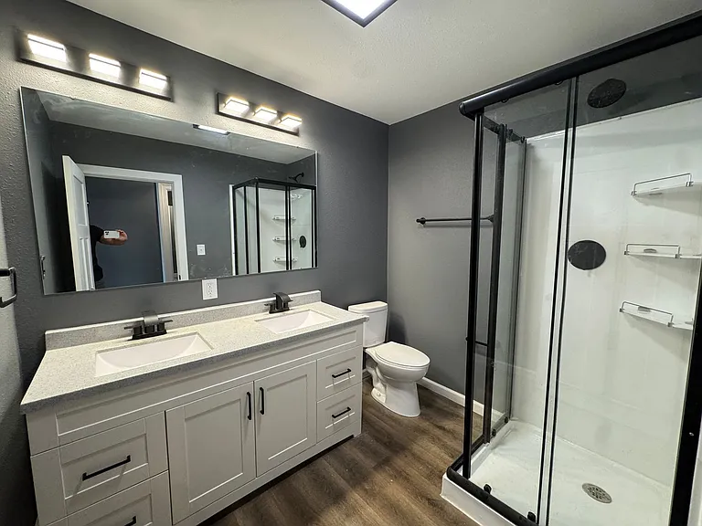 411 N Aldrich St — Photo 9