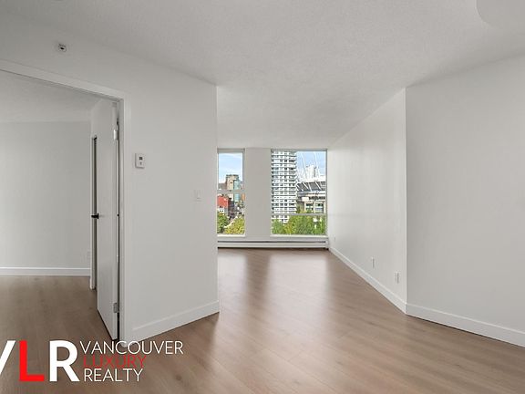5th image of 1009 Expo Blvd #1109