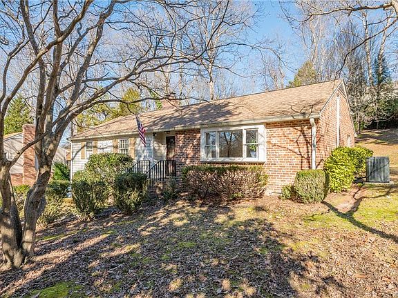 3rd image of 317 Fairwood Dr