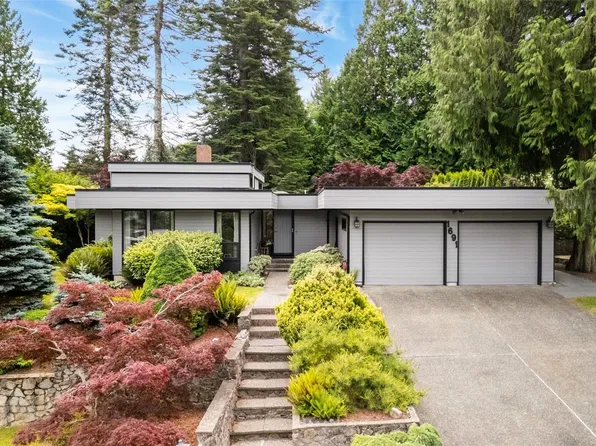 1691 Cresswell Dr, North Saanich, BC V8L 4L4