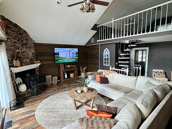 5th image of 828 N Horseshoe Lake Dr