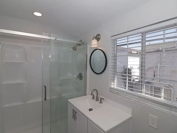 4th image of 4223 Swift Ave #8