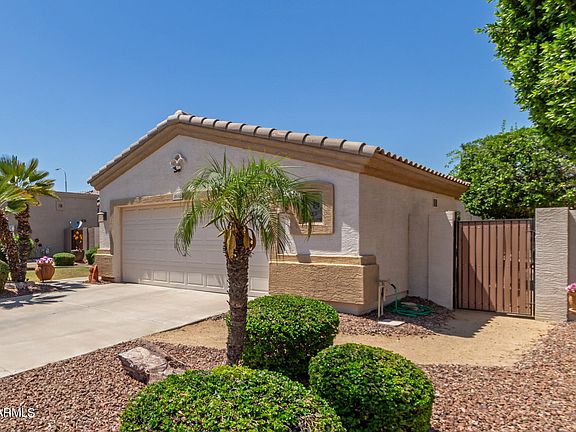 4th image of 2032 E LA COSTA Drive