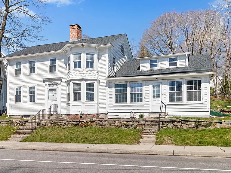 9 Essex Rd — Photo 1