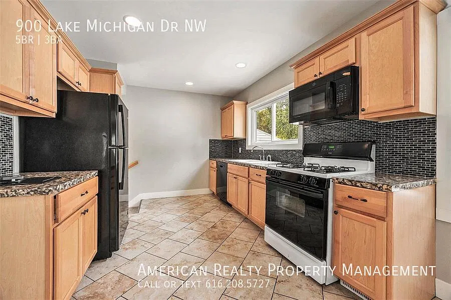 5 bed, 2000 sqft, $3,200 — Photo 3