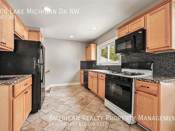 3rd image of 900 Lake Michigan Dr NW