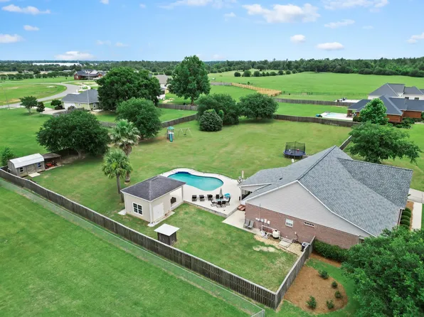 3620 Greenfield Dr, Marianna, FL 32446