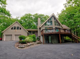 131 Roan Dr, Lords Valley, PA 18428