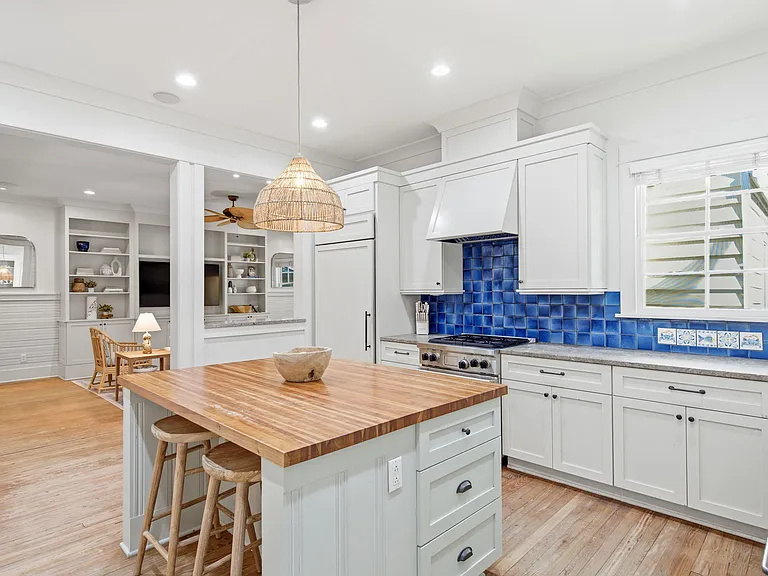 2424 Middle St — Photo 8