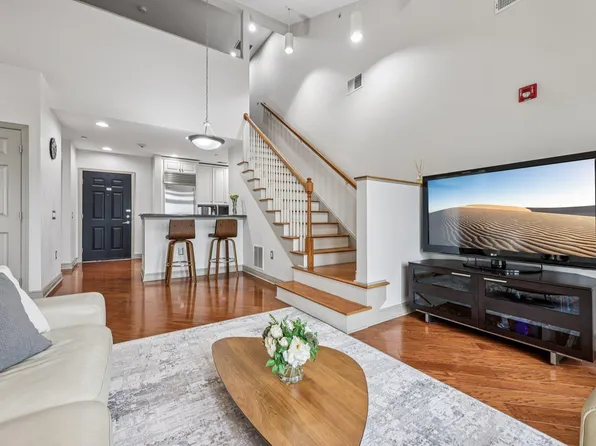 7400 River Road image 4 of 30