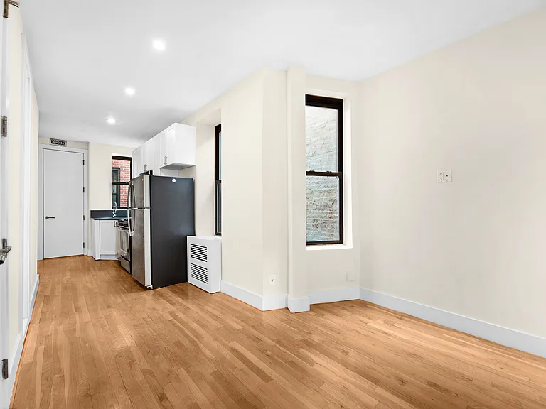 358 W 45th St #4C — Photo 4
