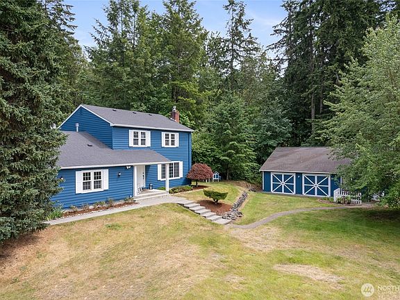 2nd image of 10323 Crescent Valley Drive NW