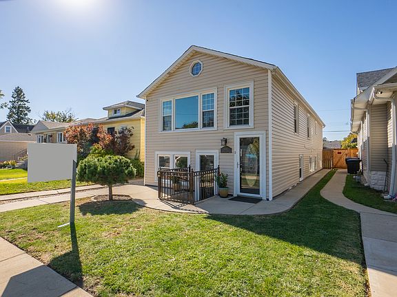 3rd image of 3420 N Oketo Ave