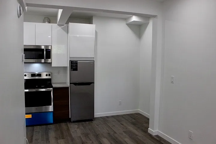 590 Main St E #1 — Photo 5