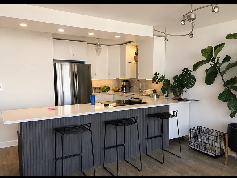 1360 N Sandburg Ter #1610C — Photo 1