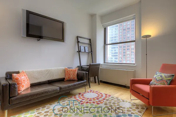 Rented by City Connections Realty | media 4
