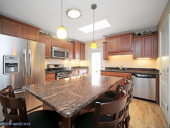 2nd image of 2920-24 E 62nd Pl