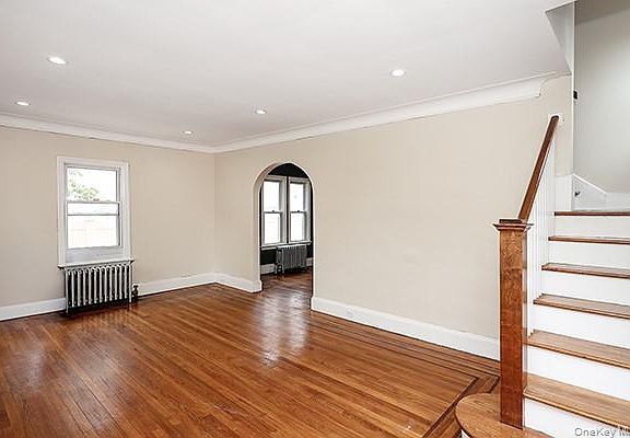 3rd image of 194 Holly Avenue
