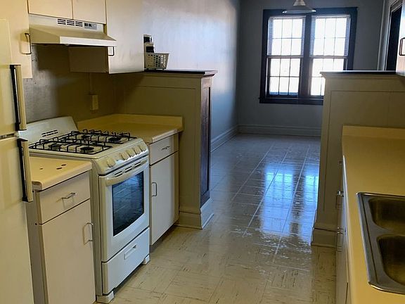 5th image of 130 Forest Ave #12